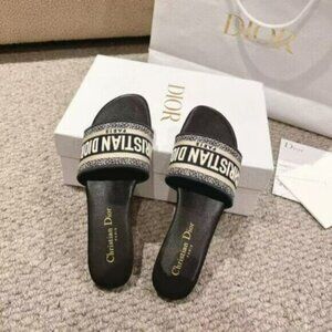 Black Athletic Sandals with Wide Strap and Molded Footbed